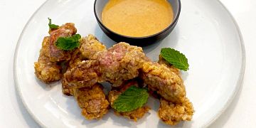 Hugh Acheson Contry-Fried Strip Steak Bites with Hot Sauce White Gravy